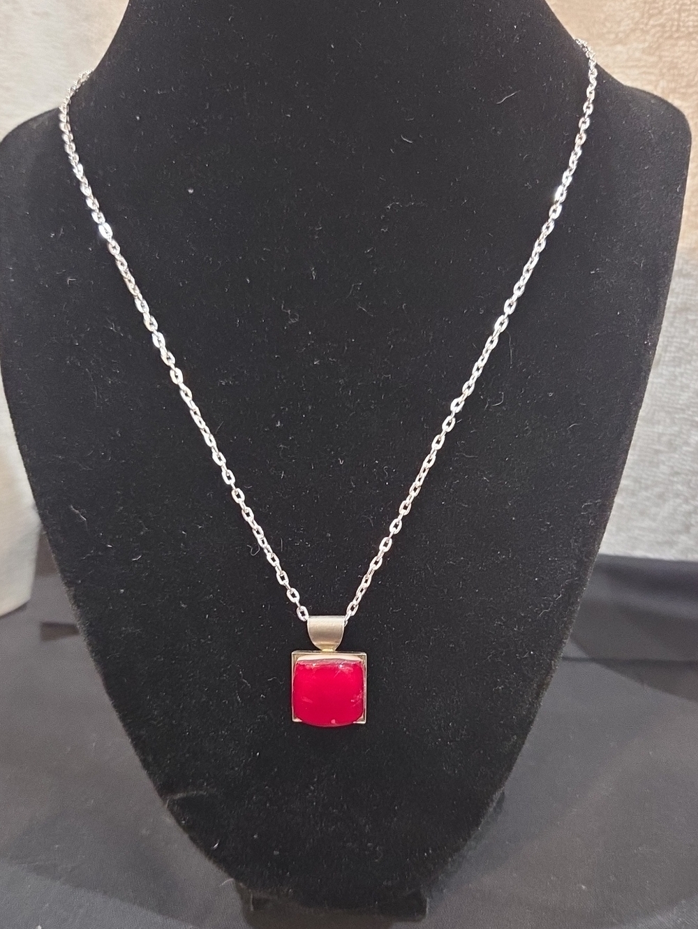RED PENDANT ON SILVER-TONE CHAIN